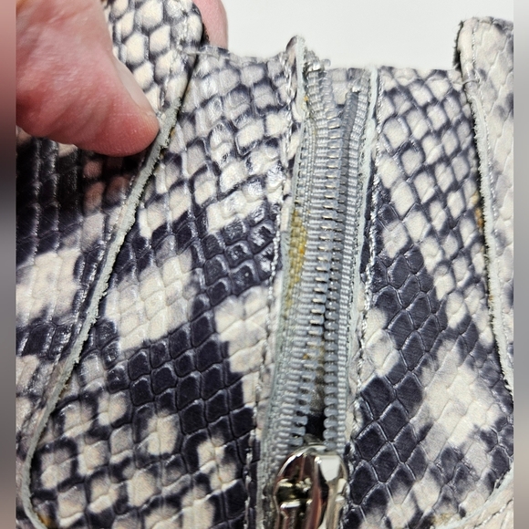 Munro Womens Cate Ankle Chelsea Boots Sz 8.5M Snake Embossed Leather Black-Gray - Picture 11 of 11